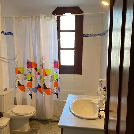 Casa-a-pequeno Conjunto Casas Adosados *