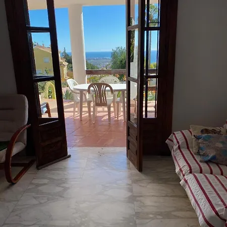Casa-a-pequeno Conjunto Casas Adosados